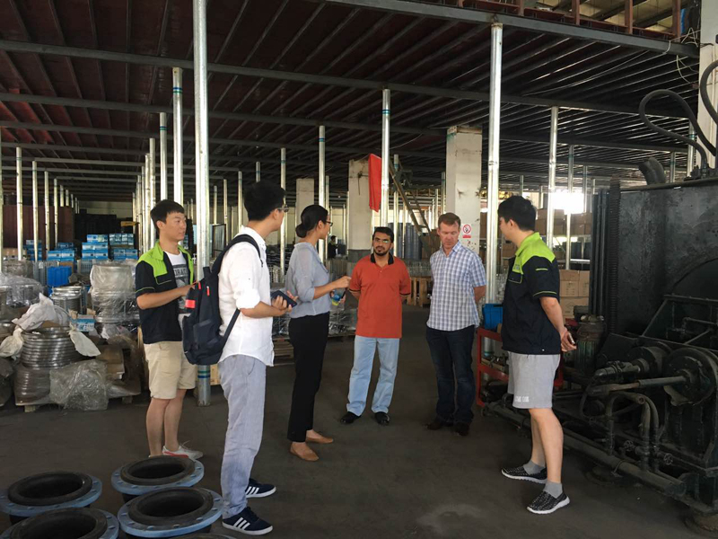 中东客户购买淞江集团波纹补偿器