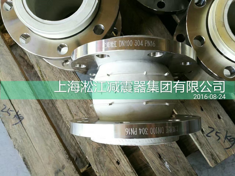 不锈钢法兰+白色橡胶=食品*橡胶接头