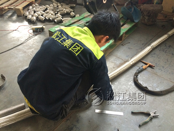 中国联通贵安金属软管,数据基地金属软管,1米长金属软管制造加工过程