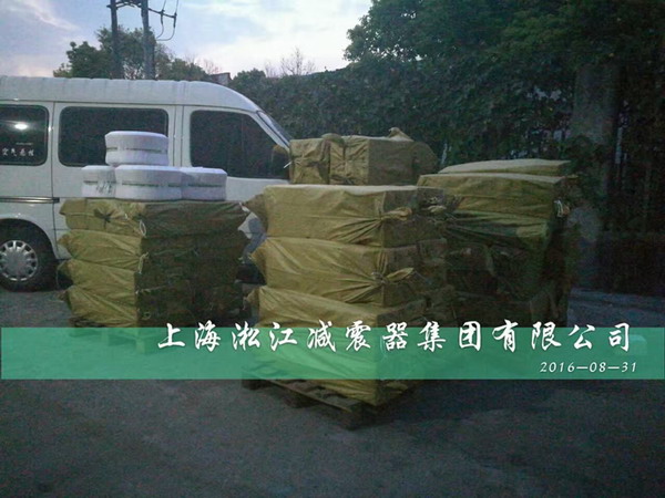 【加班出货】客户选用DN900口径的橡胶接头采用三元乙丙材质
