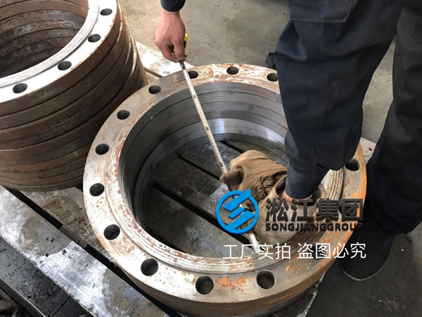 【生产现场】橡胶接头开槽法兰生产现场 【生产现场】橡胶接头开槽法兰生产现场