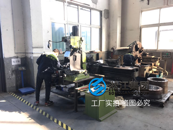【生产现场】橡胶接头开槽法兰生产现场 【生产现场】橡胶接头开槽法兰生产现场