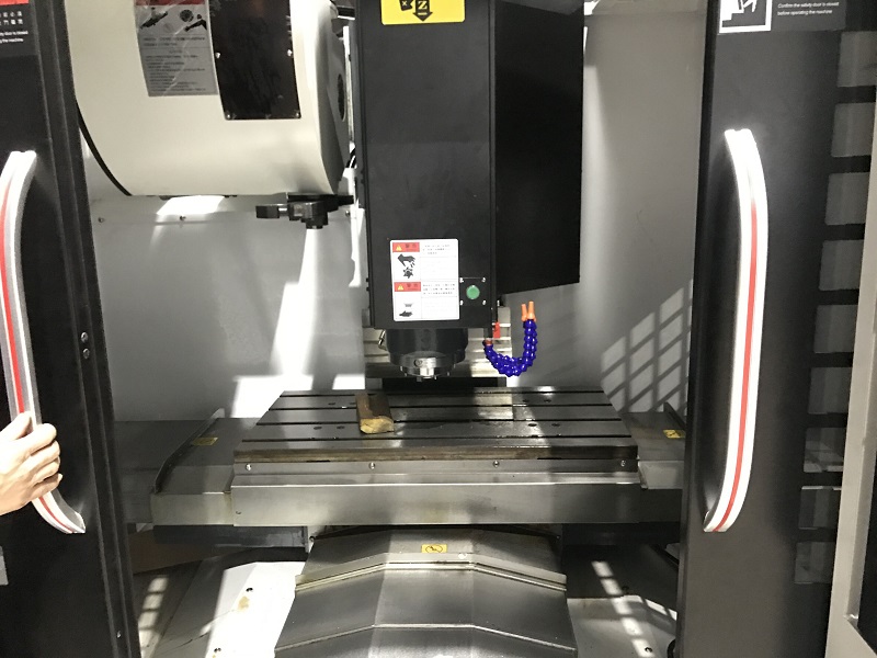 【设备】生产车间新增一台三轴加工中心 【设备】生产车间新增一台三轴加工中心