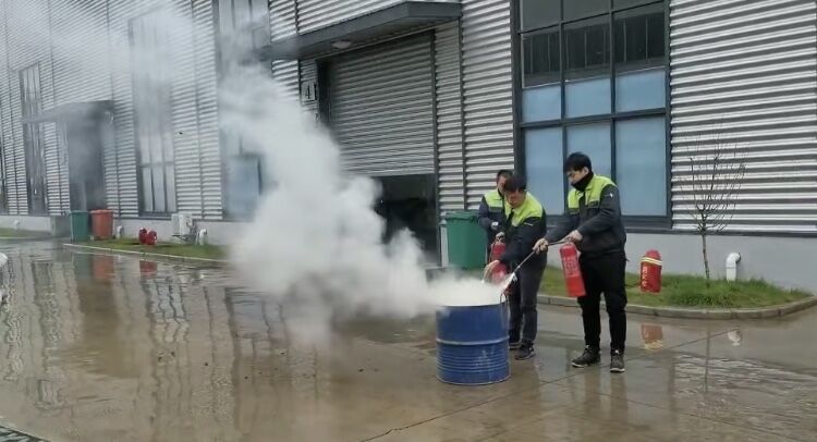 加强消防知识学习消防演习训练”确保安全工作” 加强消防知识学习消防演习训练”确保安全工作”