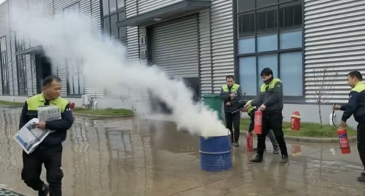 加强消防知识学习消防演习训练”确保安全工作” 加强消防知识学习消防演习训练”确保安全工作”