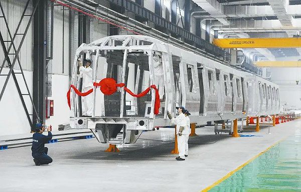 世界最大的225MN铝挤压机助力地铁快速发展